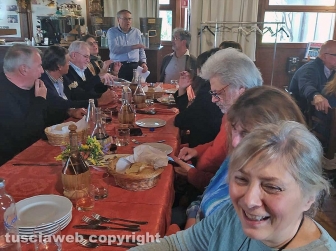 Viterbo - Il pranzo del quinto F del liceo scientifico Paolo Ruffini del 1978