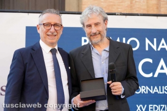 Soriano - Il premio Pietro Calabrese 2026 - Lo scrittore Massimiliano Governatori premiato dal sindaco Roberto Camilli
