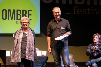 Il direttore di Ombre Festival Alessandro Maurizi con Margherita Oggero, fresca vincitrice del Premio Bancarella