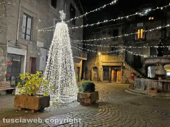Il presepe di Mario Miralli e l’accensione dell’albero in piazza