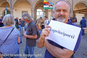 Il presidio "Aprite i porti"