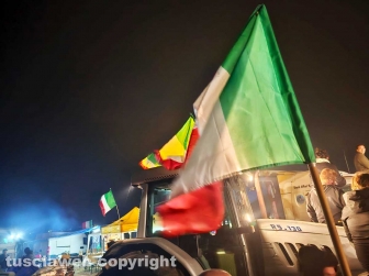 Roma - Il presidio degli agricoltori alla Nomentana prima della partenza dei trattori