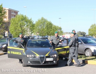 Il presidio degli anarchici fuori al tribunale
