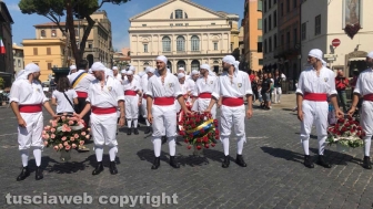 Viterbo - Santa Rosa - I facchini iniziano il giro delle sette chiese
