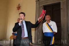 Vittori riconsegna il ciuffo portato nello spazio