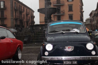 Il raduno delle Fiat 500 a piazza della Rocca