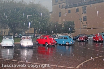 Il raduno delle Fiat 500 a piazza della Rocca