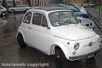 Il raduno delle Fiat 500 a piazza della Rocca