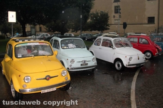 Il raduno delle Fiat 500 a piazza della Rocca