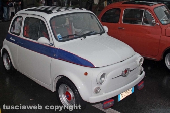 Il raduno delle Fiat 500 a piazza della Rocca