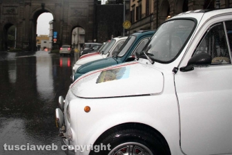 Il raduno delle Fiat 500 a piazza della Rocca