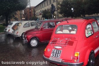 Il raduno delle Fiat 500 a piazza della Rocca