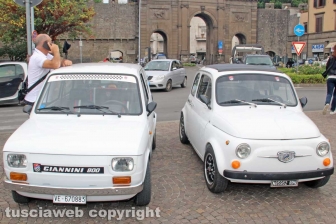Il raduno delle Fiat 500 a piazza della Rocca