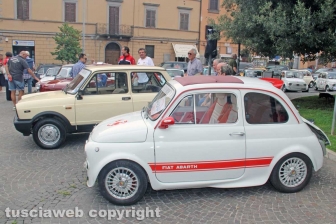 Il raduno delle Fiat 500 a piazza della Rocca