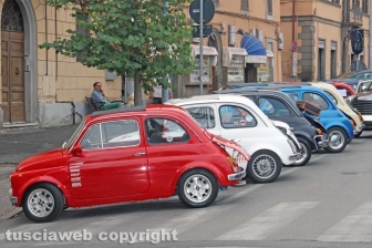 Il raduno delle Fiat 500 a piazza della Rocca