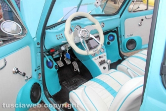 Il raduno delle Fiat 500 a piazza della Rocca