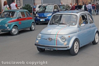 Il raduno delle Fiat 500 a piazza della Rocca