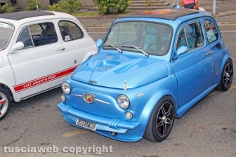 Il raduno delle Fiat 500 a piazza della Rocca