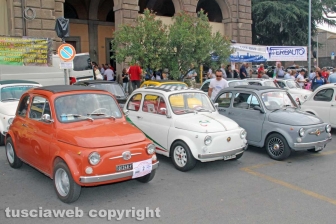 Il raduno delle Fiat 500 a piazza della Rocca