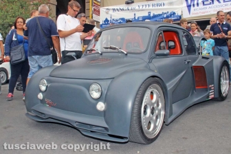 Il raduno delle Fiat 500 a piazza della Rocca