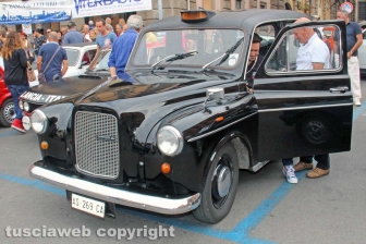 Il raduno delle Fiat 500 a piazza della Rocca
