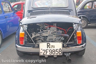 Il raduno delle Fiat 500 a piazza della Rocca