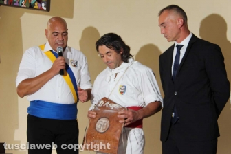 Il raduno nella sala del Conclave