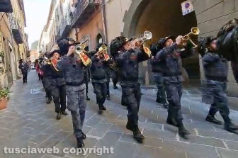 A Montefiascone il raduno provinciale dei bersaglieri con fanfare e labari