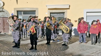 A Montefiascone il raduno provinciale dei bersaglieri con fanfare e labari