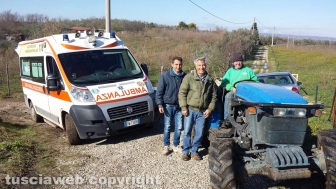 Soriano nel Cimino - I volontari che hanno permesso di liberare l'ambulanza dal fango