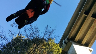 Vallerano - Il recupero della donna precipitata dal ponte