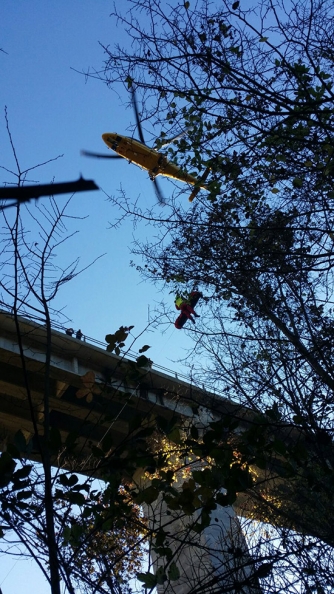 Vallerano - Il recupero della donna precipitata dal ponte