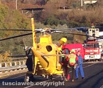 Vallerano - Il recupero della donna precipitata dal ponte
