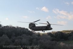 Recupero dell\'elicottero precipitato - L\'intervento di un CH-47 Chinook