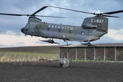 Il recupero di un Ab 206 che era crollato nei pressi di Tuscania