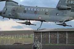 Il recupero di un Ab 206 che era crollato nei pressi di Tuscania