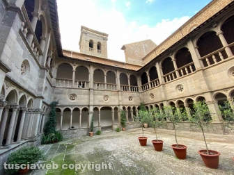 Viterbo - Il chiostro della basilica della Quercia