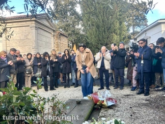 Sutri - Ricordo di David Sassoli - Elly Schlein porta i fiori sulla tomba