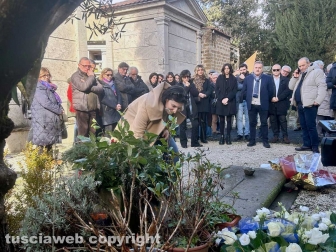 Sutri - Ricordo di David Sassoli - Elly Schlein porta i fiori sulla tomba