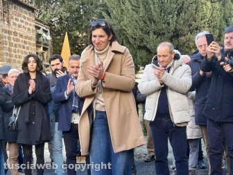Sutri - Ricordo di David Sassoli - Elly Schlein porta i fiori sulla tomba
