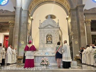 Patto d'amore Madonna della Quercia - Il vescovo Piazza e la sindaca Chiara Frontini