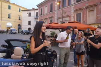 Tarquinia - Chiara Bordi arriva con un Alfa spider scura