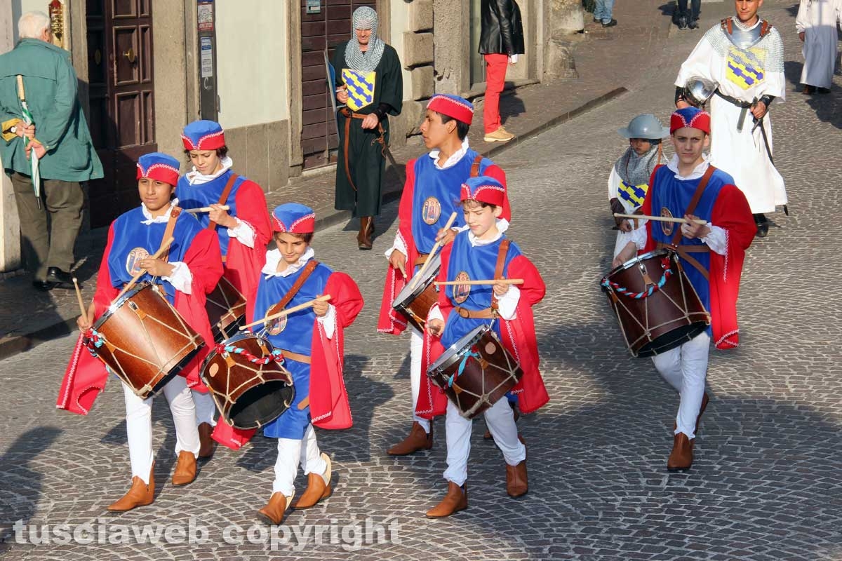 Viterbo - Il santissimo Salvatore tra le vie del centro