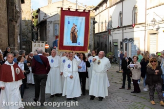 Viterbo - Il santissimo Salvatore tra le vie del centro