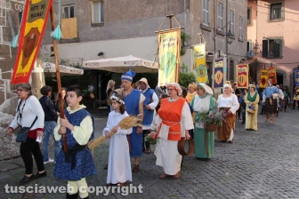 Viterbo - Il santissimo Salvatore tra le vie del centro
