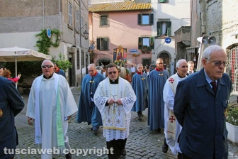 Viterbo - Il santissimo Salvatore tra le vie del centro