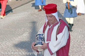 Viterbo - Il santissimo Salvatore tra le vie del centro