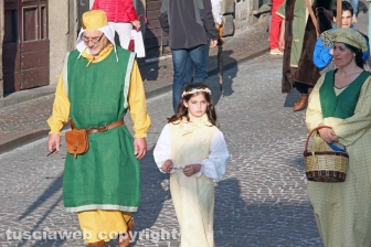 Viterbo - Il santissimo Salvatore tra le vie del centro