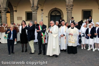 Viterbo - Il santissimo Salvatore tra le vie del centro