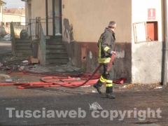 Supermercato di Tuscania in fiamme, pompieri al lavoro